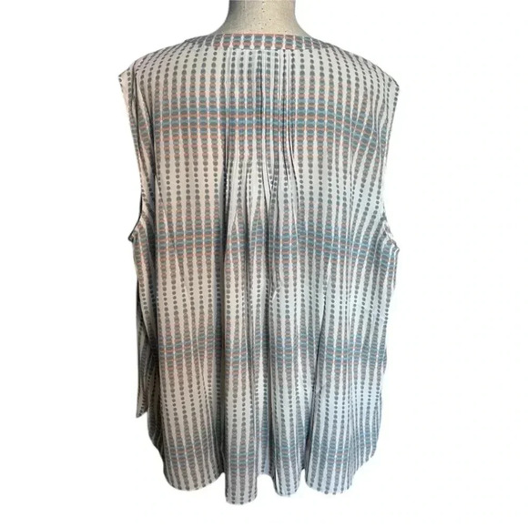 NYDJ Print Sleeveless Pleat Back Top in Azure Oracle Size 2X NWT - Picture 4 of 8